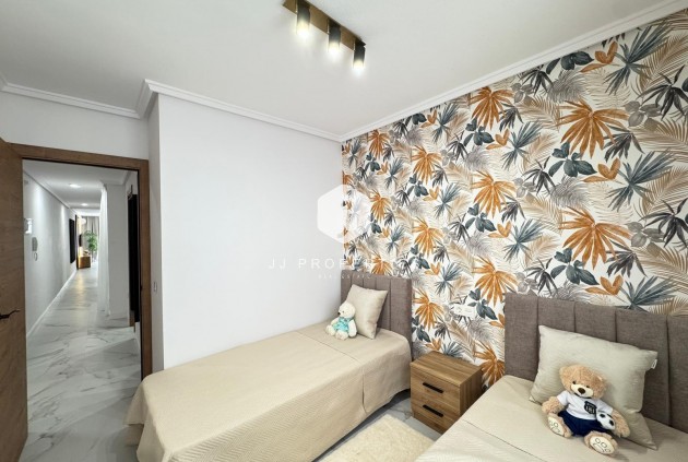 Z drugiej ręki - Mieszkanie w bloku -
Torrevieja - Playa de los Locos