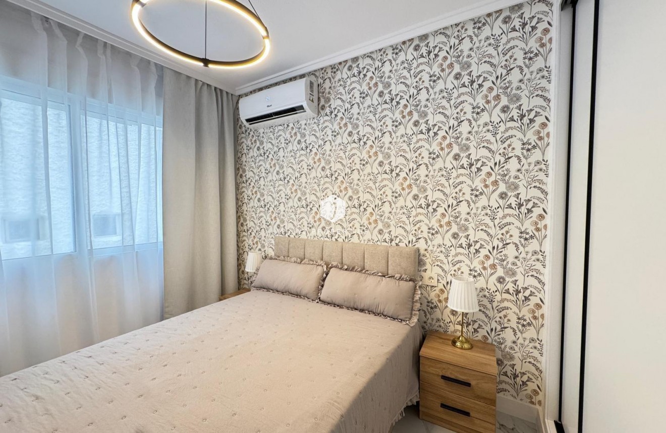 Z drugiej ręki - Mieszkanie w bloku -
Torrevieja - Playa de los Locos