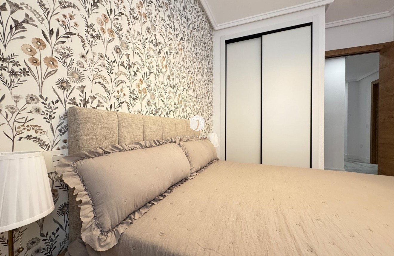 Z drugiej ręki - Mieszkanie w bloku -
Torrevieja - Playa de los Locos