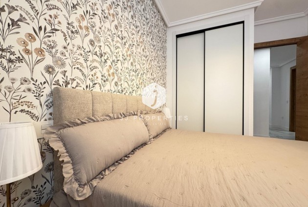 Z drugiej ręki - Mieszkanie w bloku -
Torrevieja - Playa de los Locos