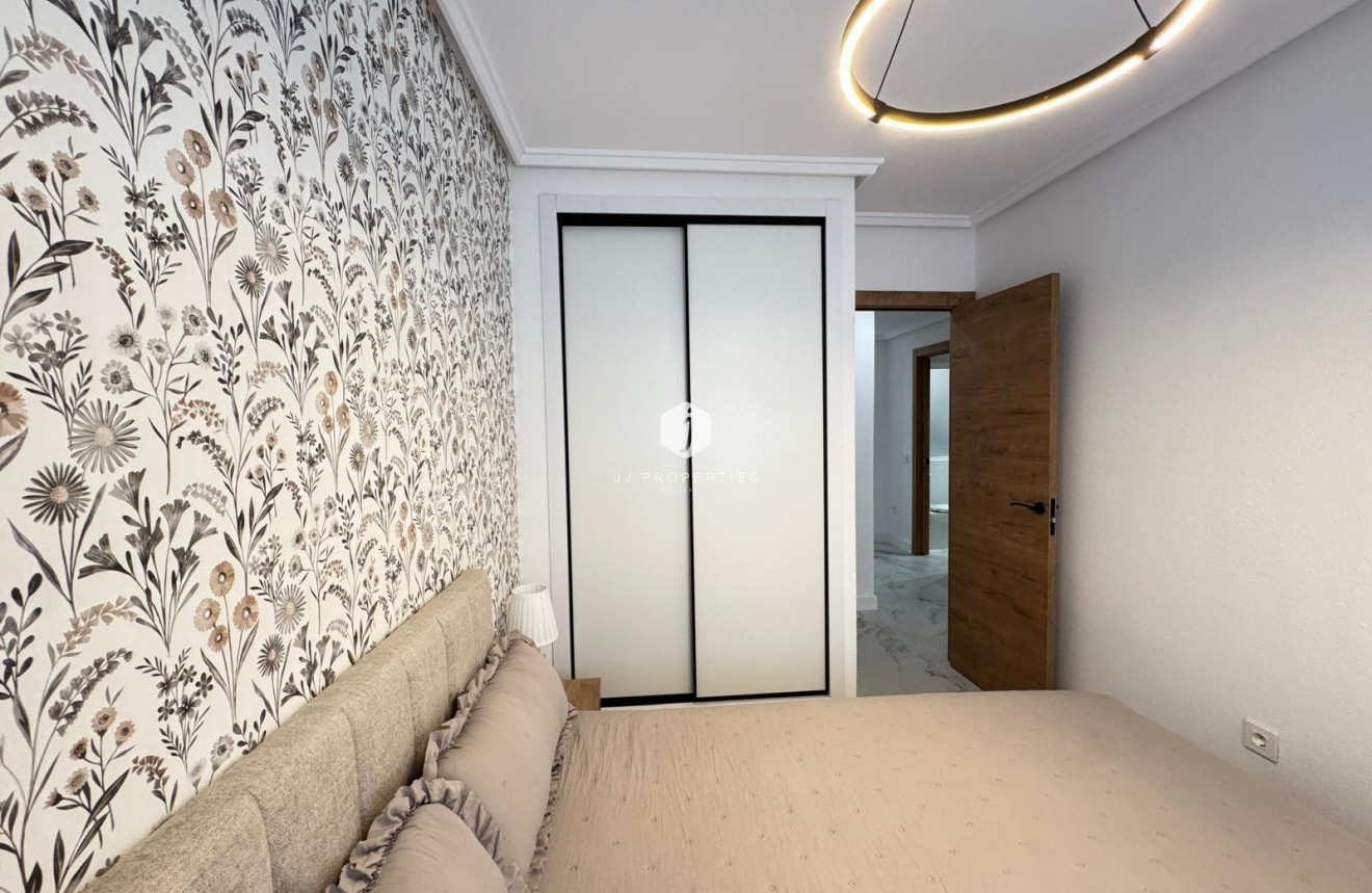 Z drugiej ręki - Mieszkanie w bloku -
Torrevieja - Playa de los Locos