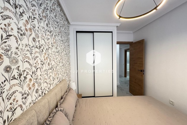 Z drugiej ręki - Mieszkanie w bloku -
Torrevieja - Playa de los Locos