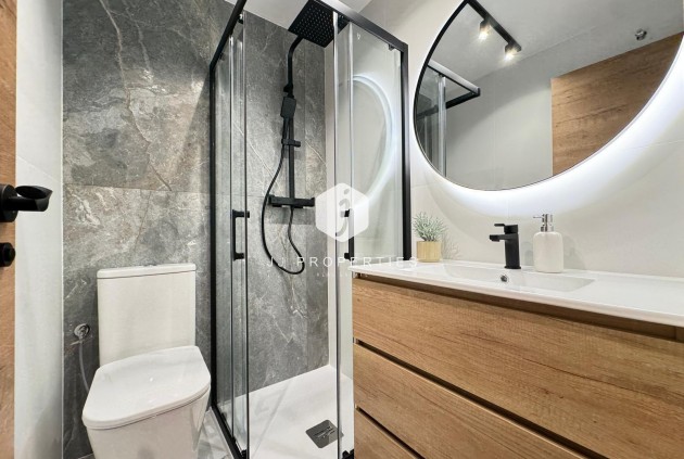 Z drugiej ręki - Mieszkanie w bloku -
Torrevieja - Playa de los Locos