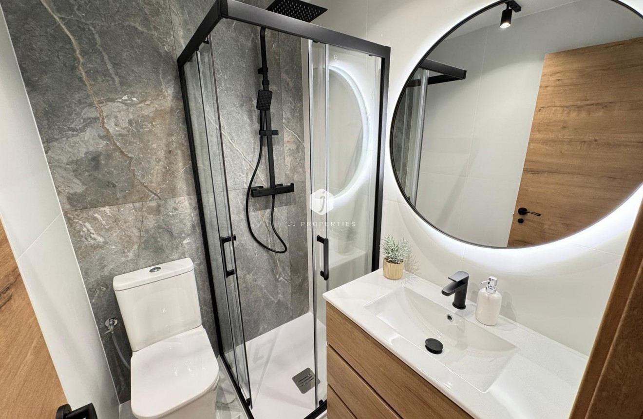 Z drugiej ręki - Mieszkanie w bloku -
Torrevieja - Playa de los Locos