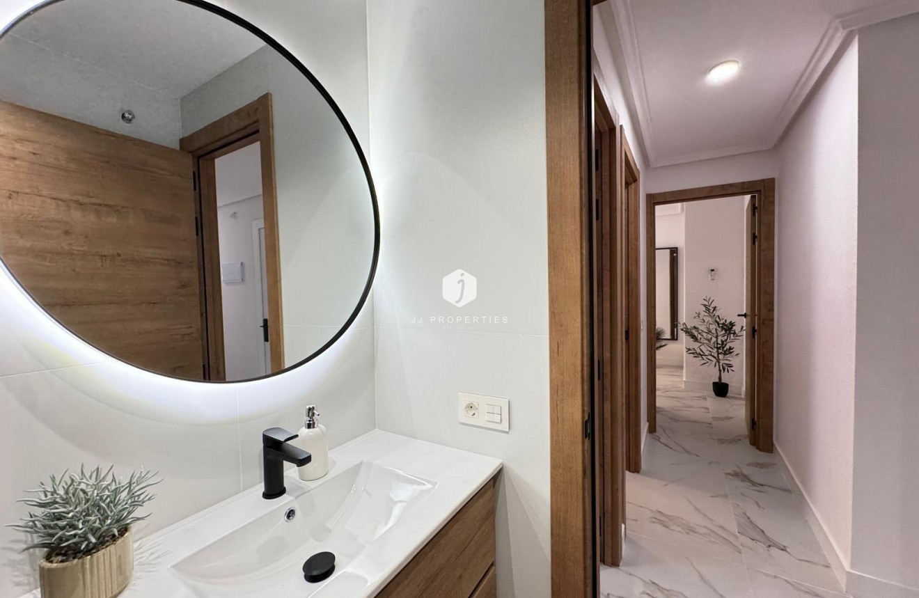 Z drugiej ręki - Mieszkanie w bloku -
Torrevieja - Playa de los Locos