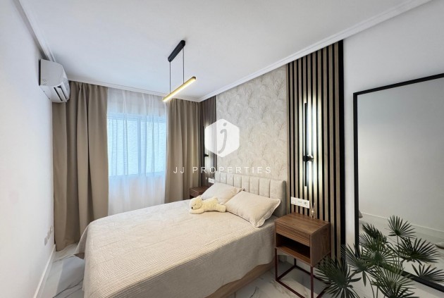 Z drugiej ręki - Mieszkanie w bloku -
Torrevieja - Playa de los Locos