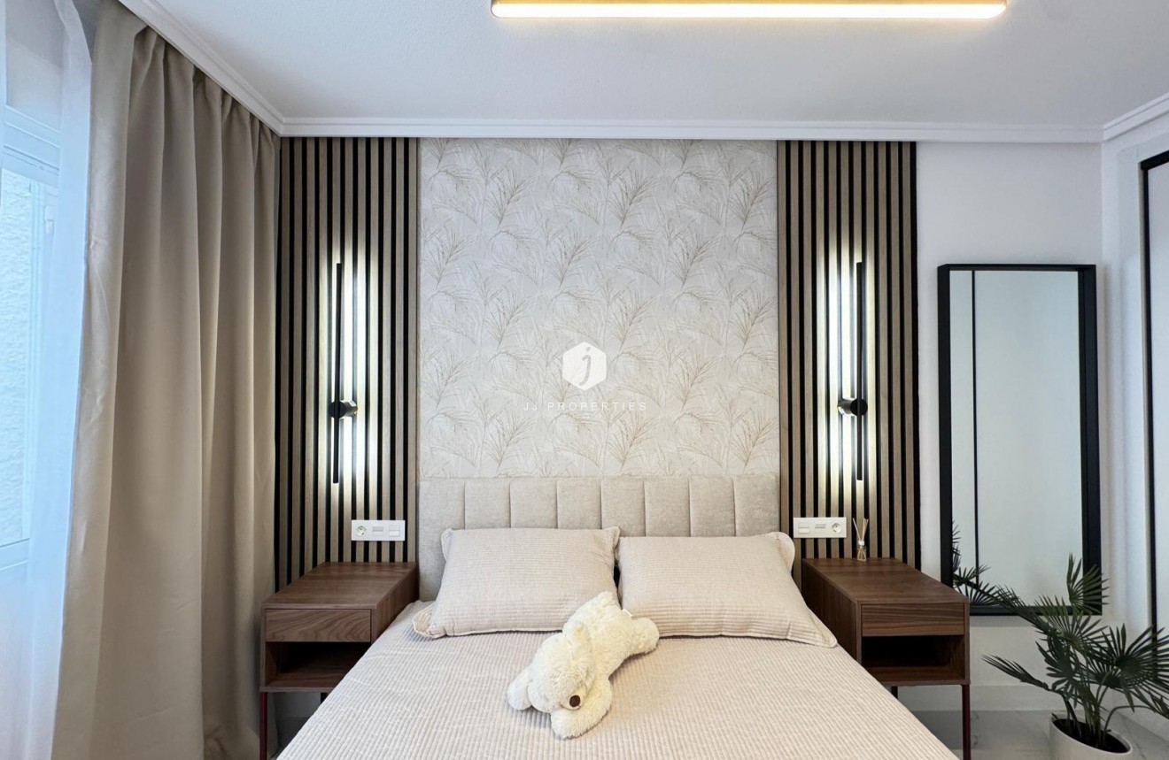 Z drugiej ręki - Mieszkanie w bloku -
Torrevieja - Playa de los Locos