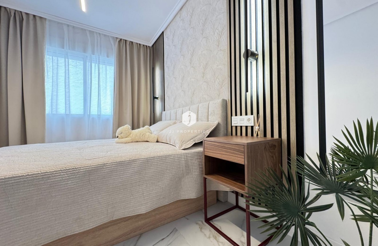 Z drugiej ręki - Mieszkanie w bloku -
Torrevieja - Playa de los Locos