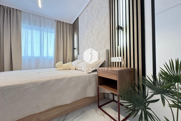 Z drugiej ręki - Mieszkanie w bloku -
Torrevieja - Playa de los Locos