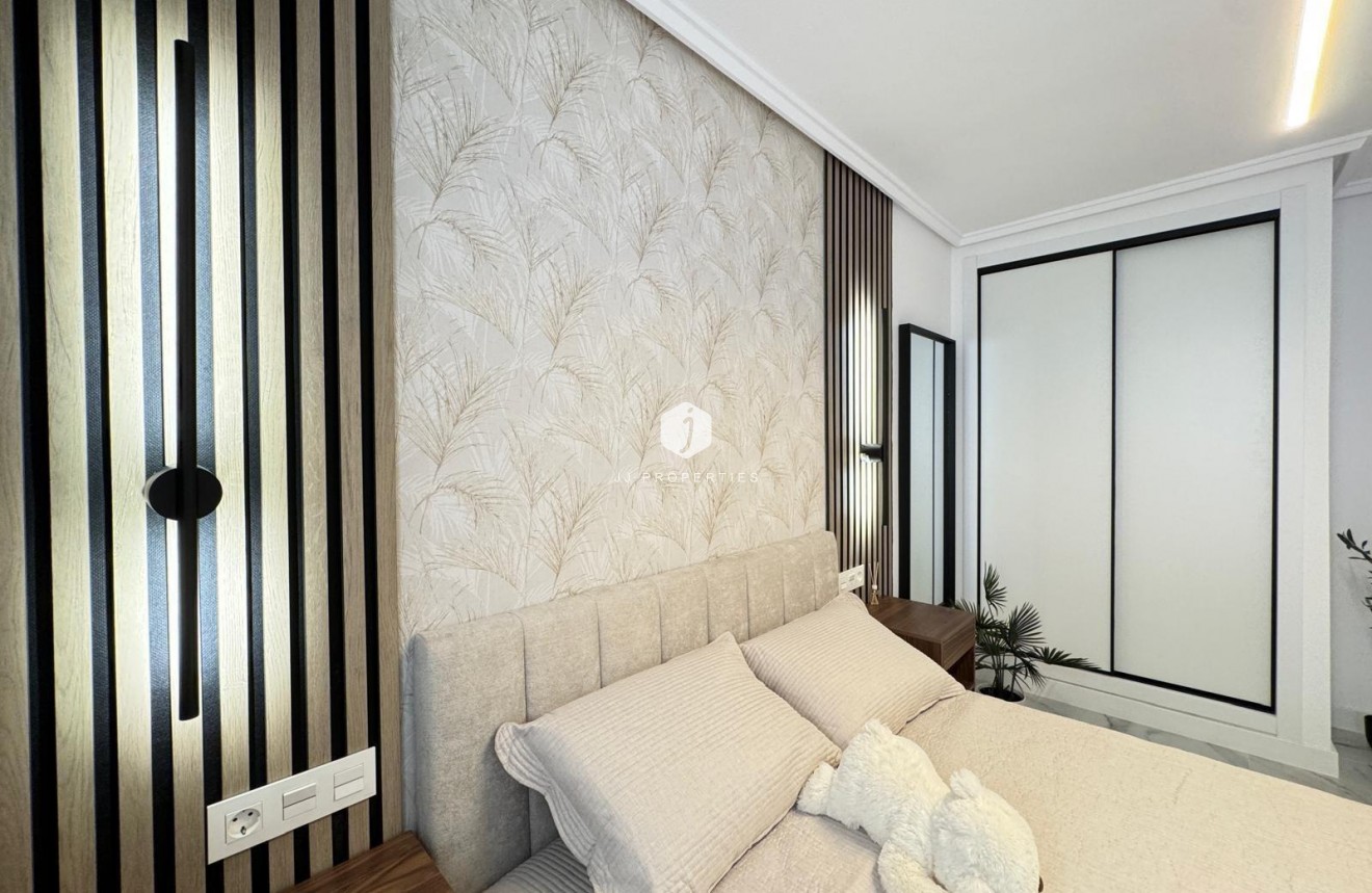 Z drugiej ręki - Mieszkanie w bloku -
Torrevieja - Playa de los Locos