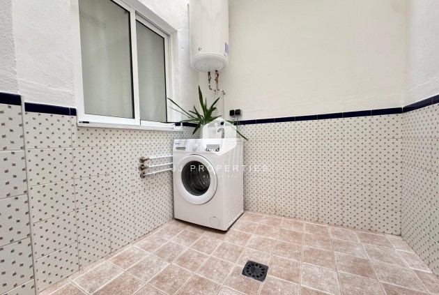 Z drugiej ręki - Mieszkanie w bloku -
Torrevieja - Playa de los Locos