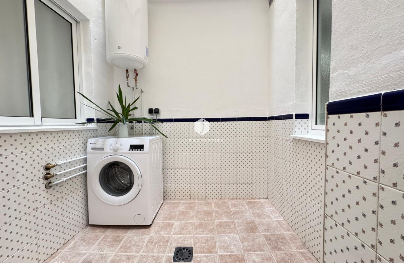 Z drugiej ręki - Mieszkanie w bloku -
Torrevieja - Playa de los Locos