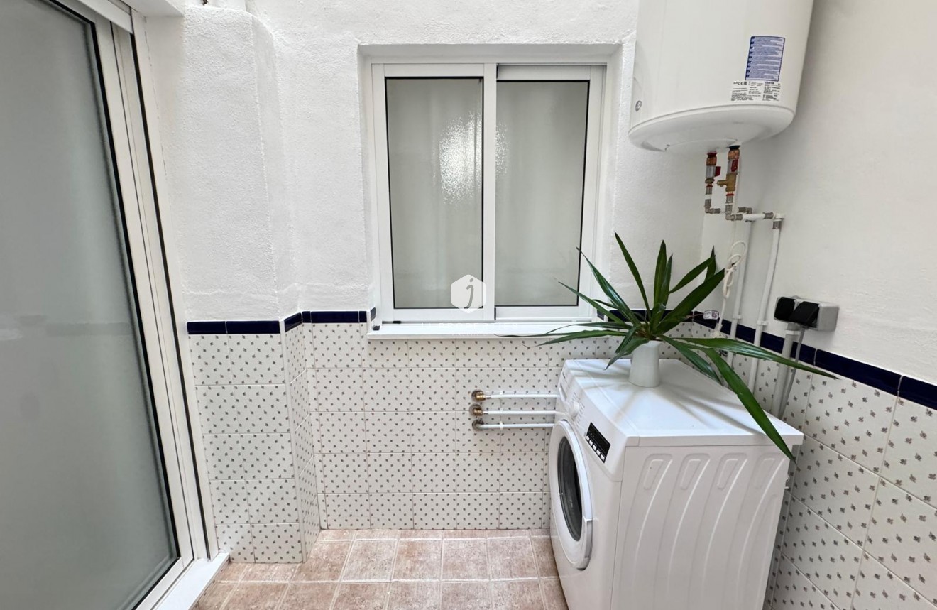 Z drugiej ręki - Mieszkanie w bloku -
Torrevieja - Playa de los Locos