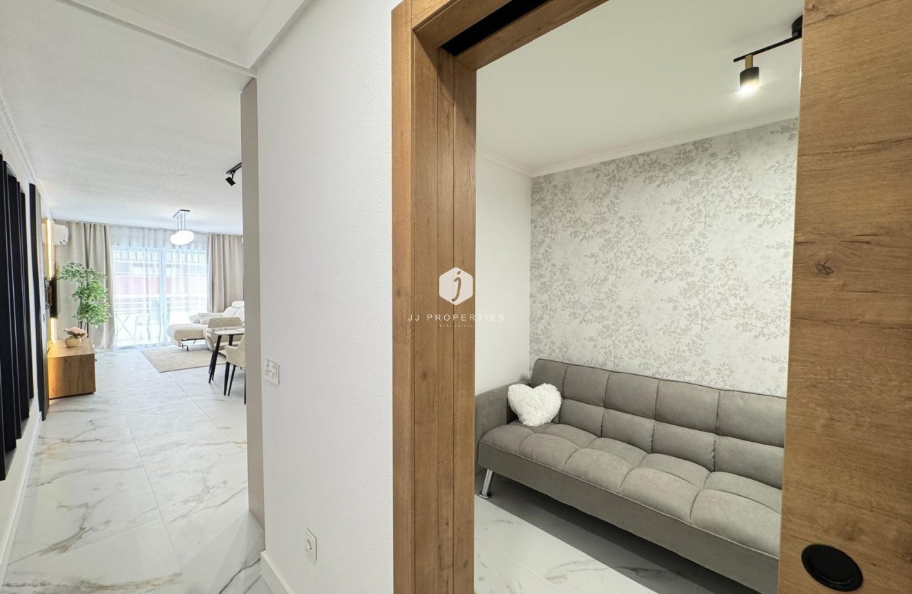 Z drugiej ręki - Mieszkanie w bloku -
Torrevieja - Playa de los Locos