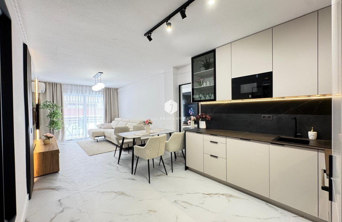 Z drugiej ręki - Mieszkanie w bloku -
Torrevieja - Playa de los Locos