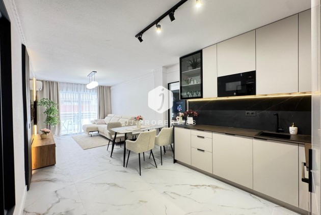 Z drugiej ręki - Mieszkanie w bloku -
Torrevieja - Playa de los Locos