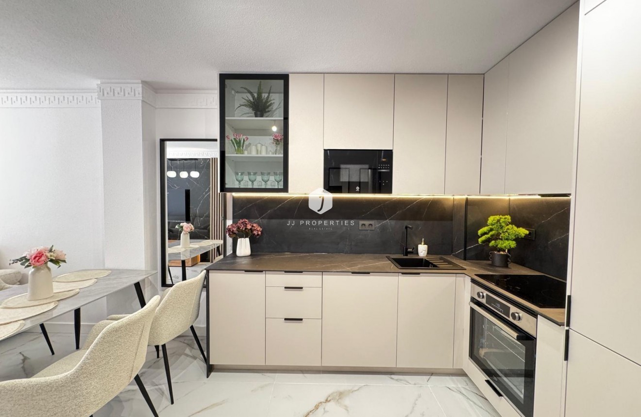 Z drugiej ręki - Mieszkanie w bloku -
Torrevieja - Playa de los Locos