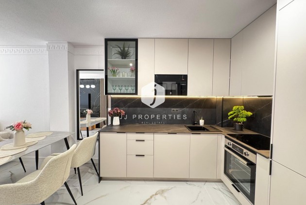 Z drugiej ręki - Mieszkanie w bloku -
Torrevieja - Playa de los Locos