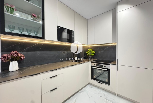 Z drugiej ręki - Mieszkanie w bloku -
Torrevieja - Playa de los Locos