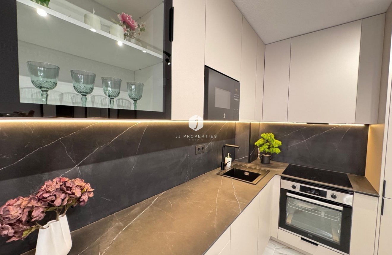 Z drugiej ręki - Mieszkanie w bloku -
Torrevieja - Playa de los Locos