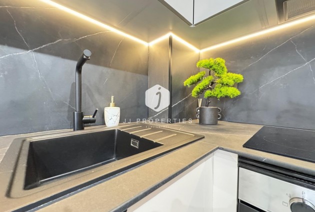 Z drugiej ręki - Mieszkanie w bloku -
Torrevieja - Playa de los Locos