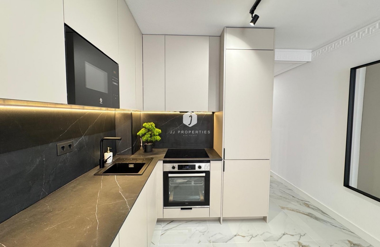 Z drugiej ręki - Mieszkanie w bloku -
Torrevieja - Playa de los Locos