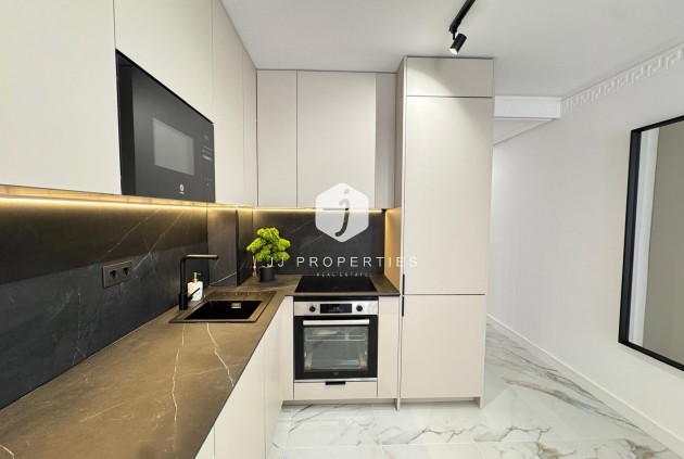 Z drugiej ręki - Mieszkanie w bloku -
Torrevieja - Playa de los Locos