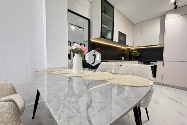 Z drugiej ręki - Mieszkanie w bloku -
Torrevieja - Playa de los Locos