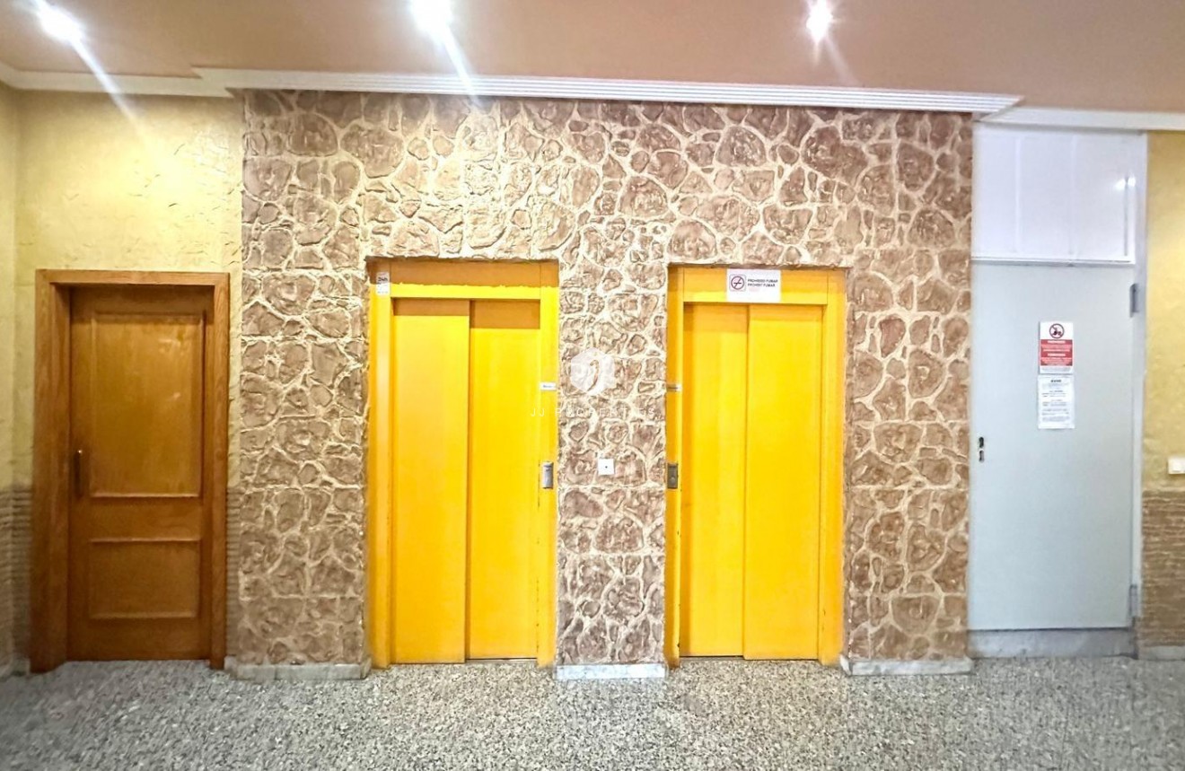 Tweedehands - Appartement / flat -
Torrevieja - Estacion de autobuses