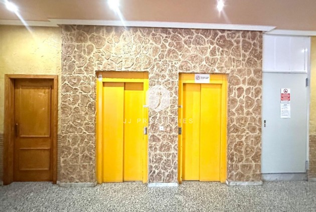 Tweedehands - Appartement / flat -
Torrevieja - Estacion de autobuses