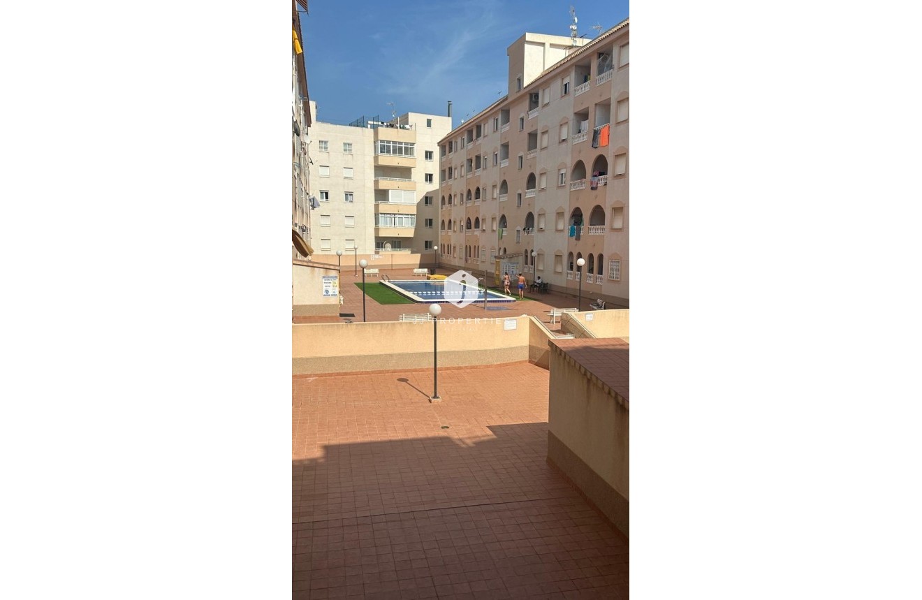 Tweedehands - Appartement / flat -
Torrevieja - Estacion de autobuses