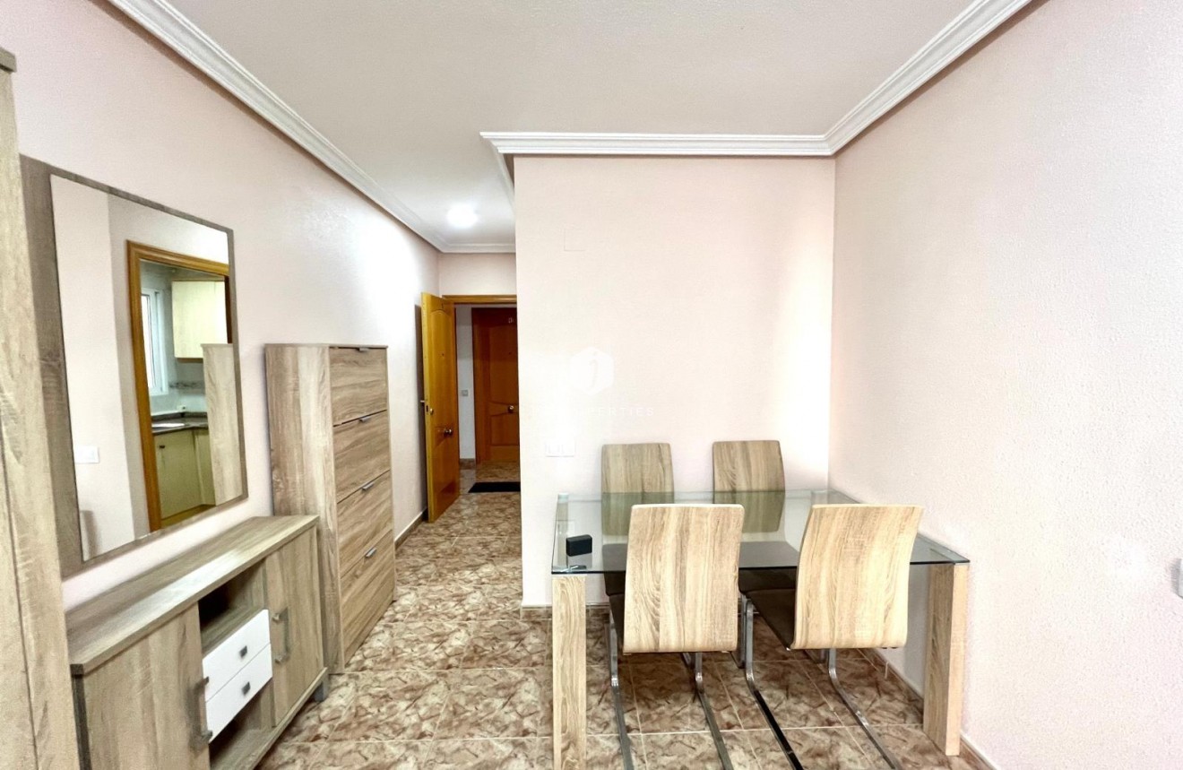 Tweedehands - Appartement / flat -
Torrevieja - Estacion de autobuses