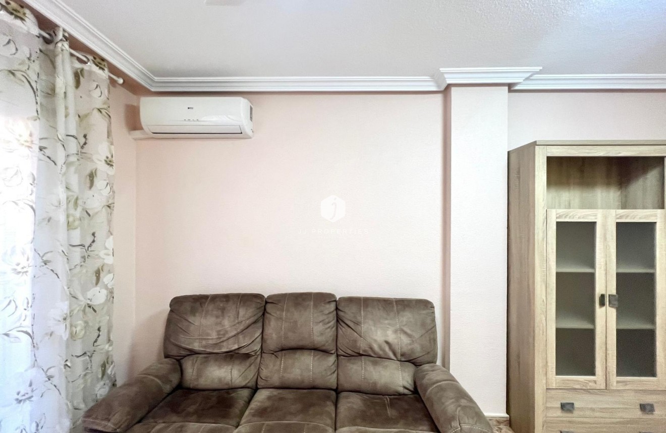 Tweedehands - Appartement / flat -
Torrevieja - Estacion de autobuses