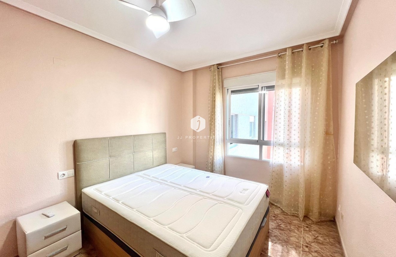 Tweedehands - Appartement / flat -
Torrevieja - Estacion de autobuses