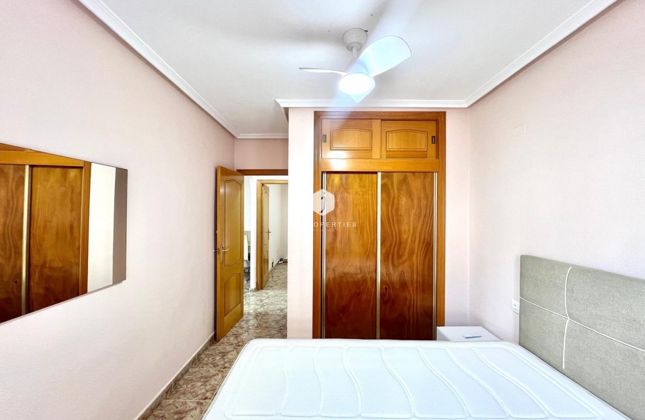 Tweedehands - Appartement / flat -
Torrevieja - Estacion de autobuses