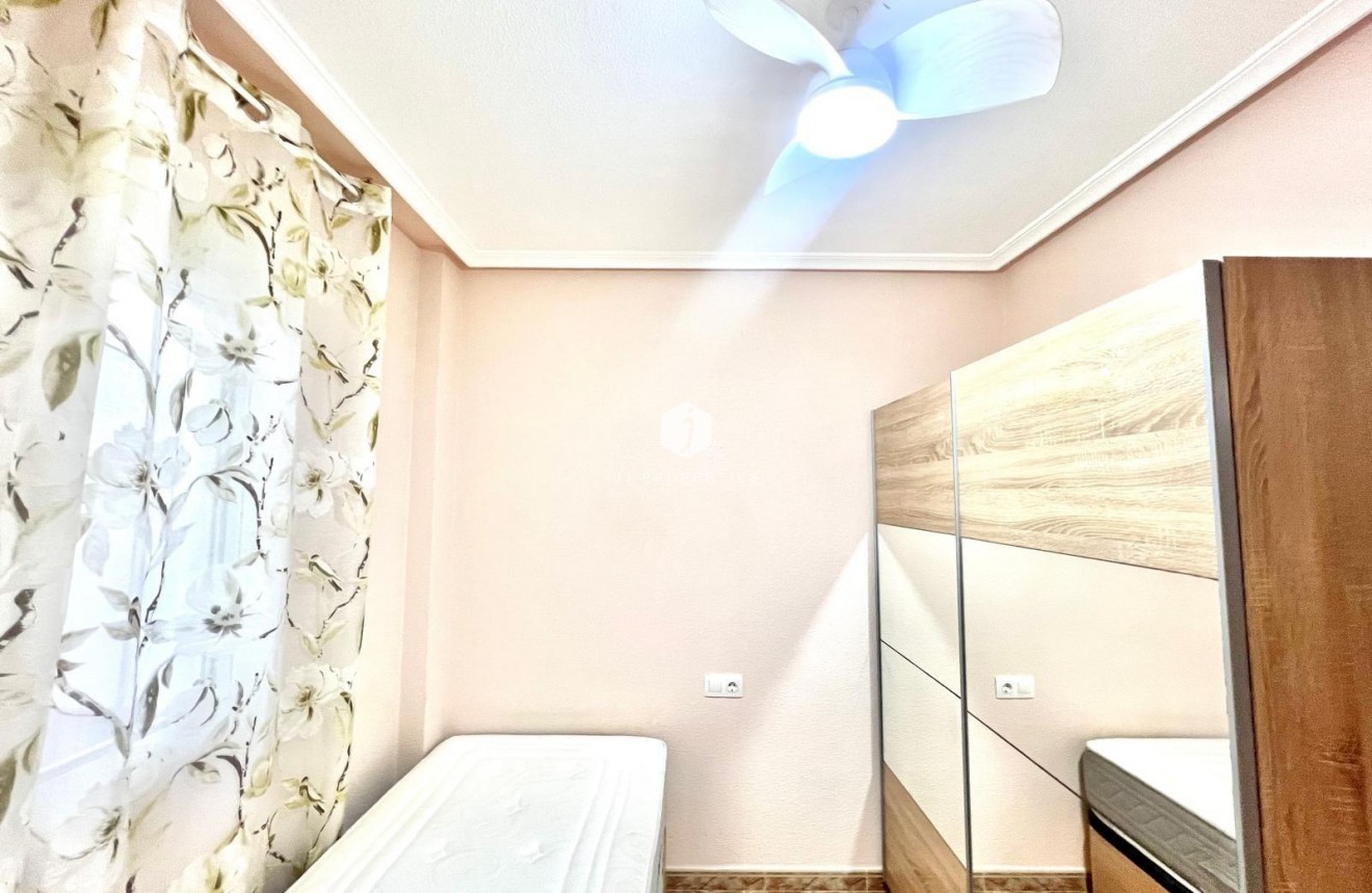 Tweedehands - Appartement / flat -
Torrevieja - Estacion de autobuses