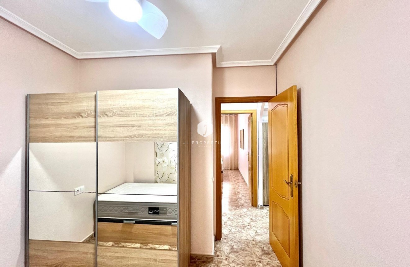 Tweedehands - Appartement / flat -
Torrevieja - Estacion de autobuses