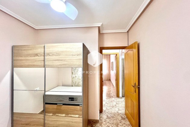 Tweedehands - Appartement / flat -
Torrevieja - Estacion de autobuses