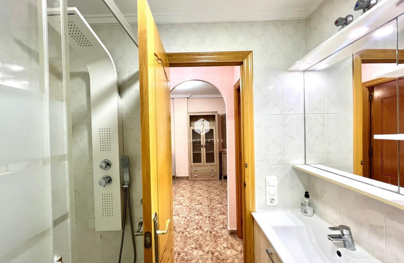 Tweedehands - Appartement / flat -
Torrevieja - Estacion de autobuses