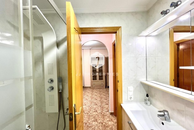 Tweedehands - Appartement / flat -
Torrevieja - Estacion de autobuses