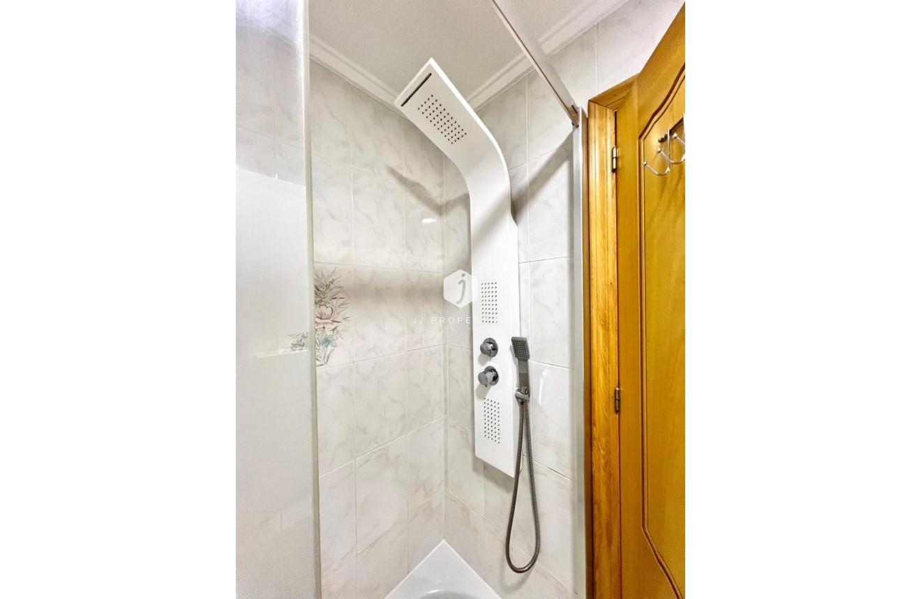 Tweedehands - Appartement / flat -
Torrevieja - Estacion de autobuses