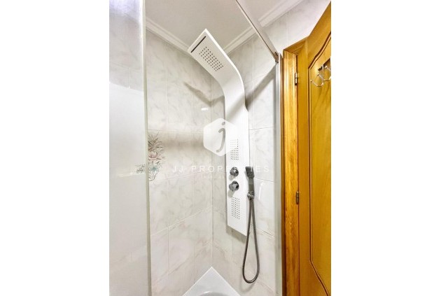 Tweedehands - Appartement / flat -
Torrevieja - Estacion de autobuses