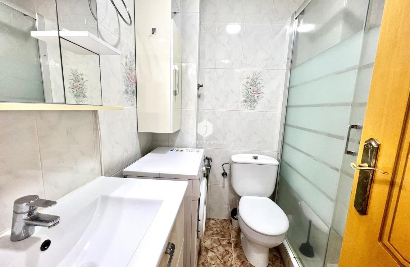 Tweedehands - Appartement / flat -
Torrevieja - Estacion de autobuses