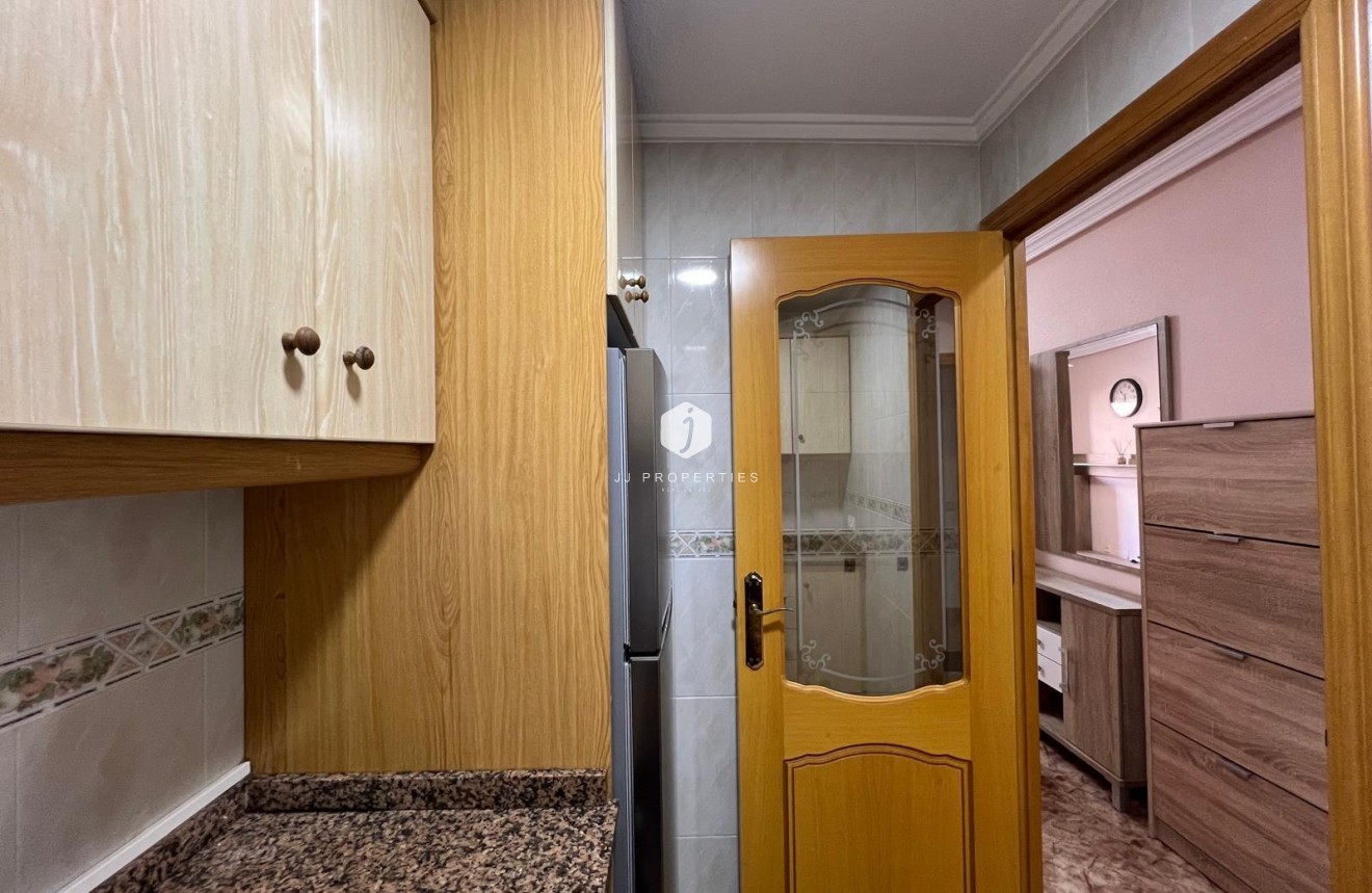 Tweedehands - Appartement / flat -
Torrevieja - Estacion de autobuses