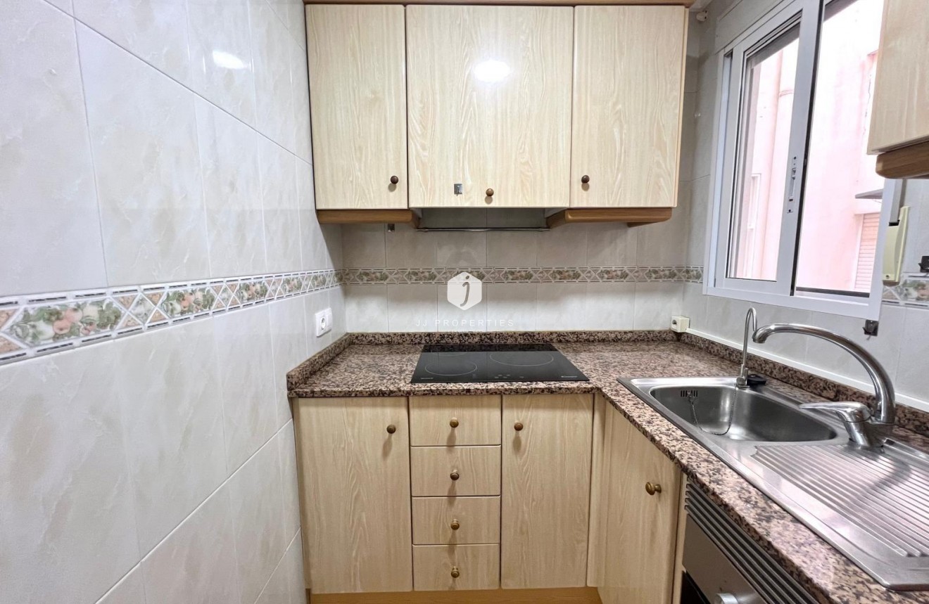 Tweedehands - Appartement / flat -
Torrevieja - Estacion de autobuses