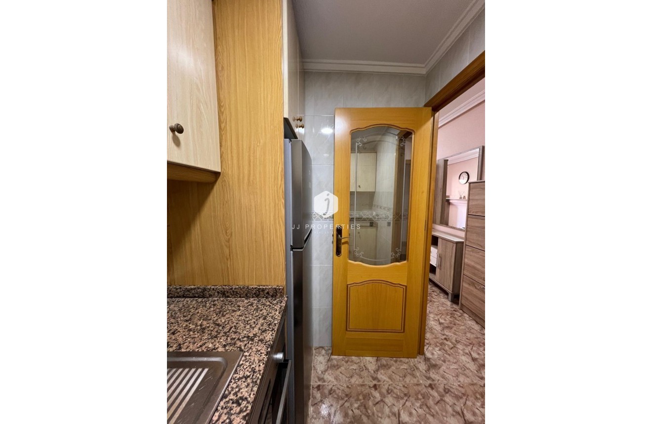 Tweedehands - Appartement / flat -
Torrevieja - Estacion de autobuses