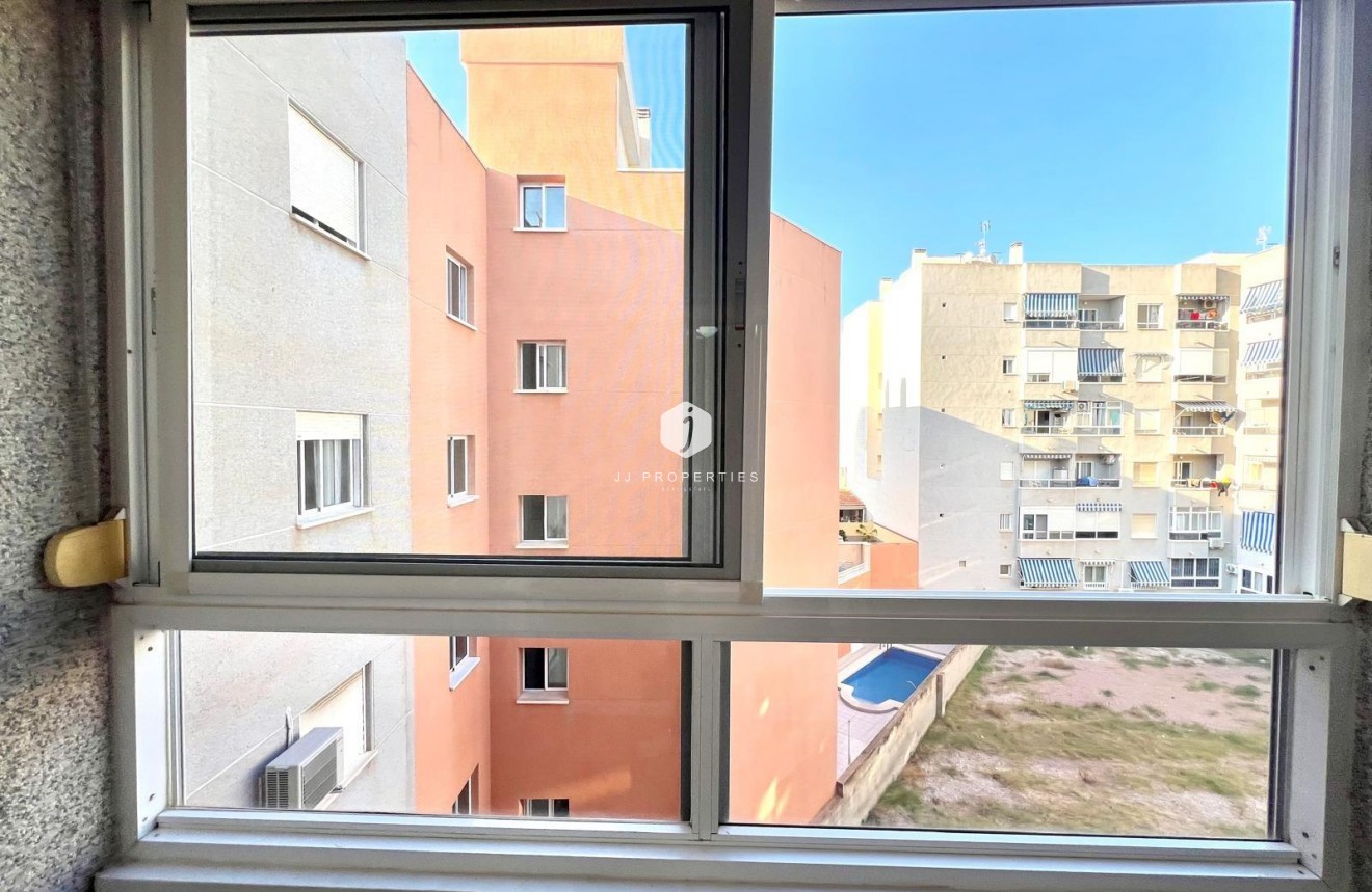 Tweedehands - Appartement / flat -
Torrevieja - Estacion de autobuses