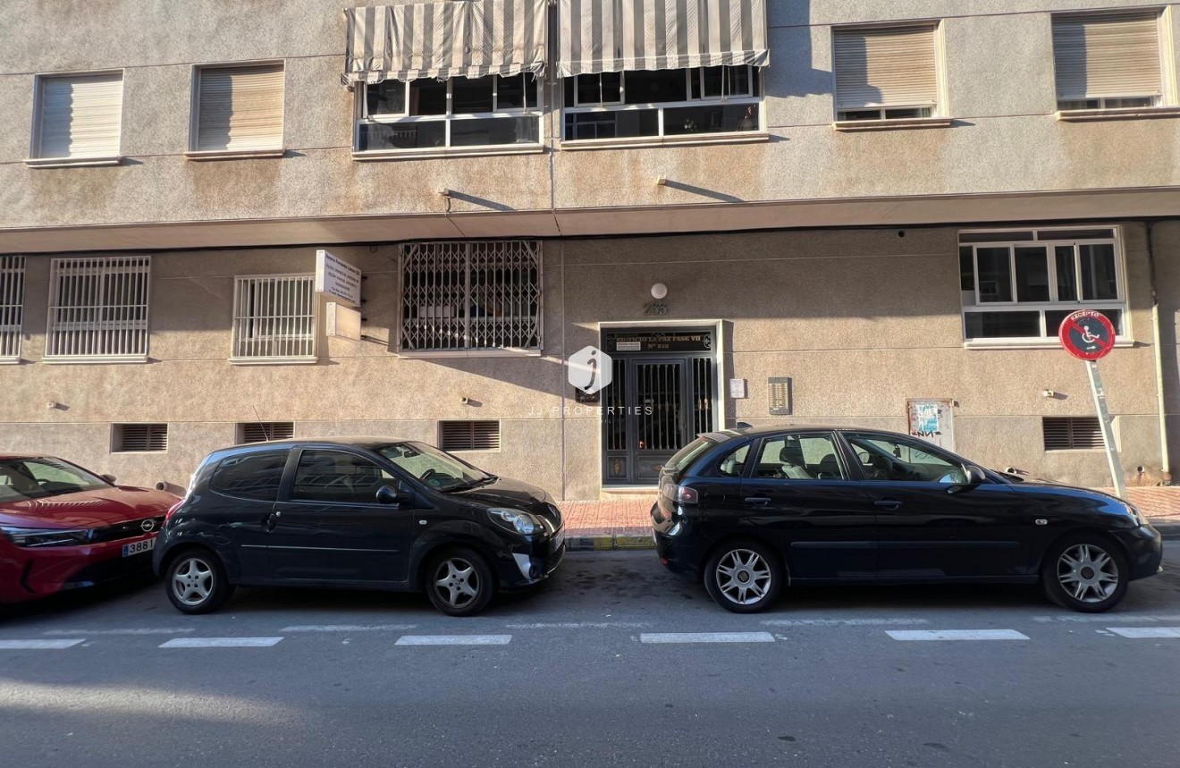 Tweedehands - Appartement / flat -
Torrevieja - Estacion de autobuses