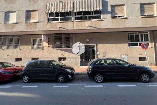 Tweedehands - Appartement / flat -
Torrevieja - Estacion de autobuses