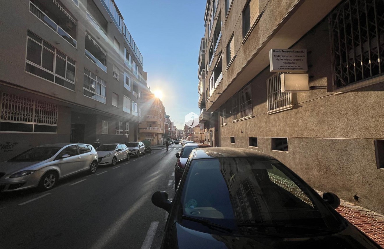 Tweedehands - Appartement / flat -
Torrevieja - Estacion de autobuses